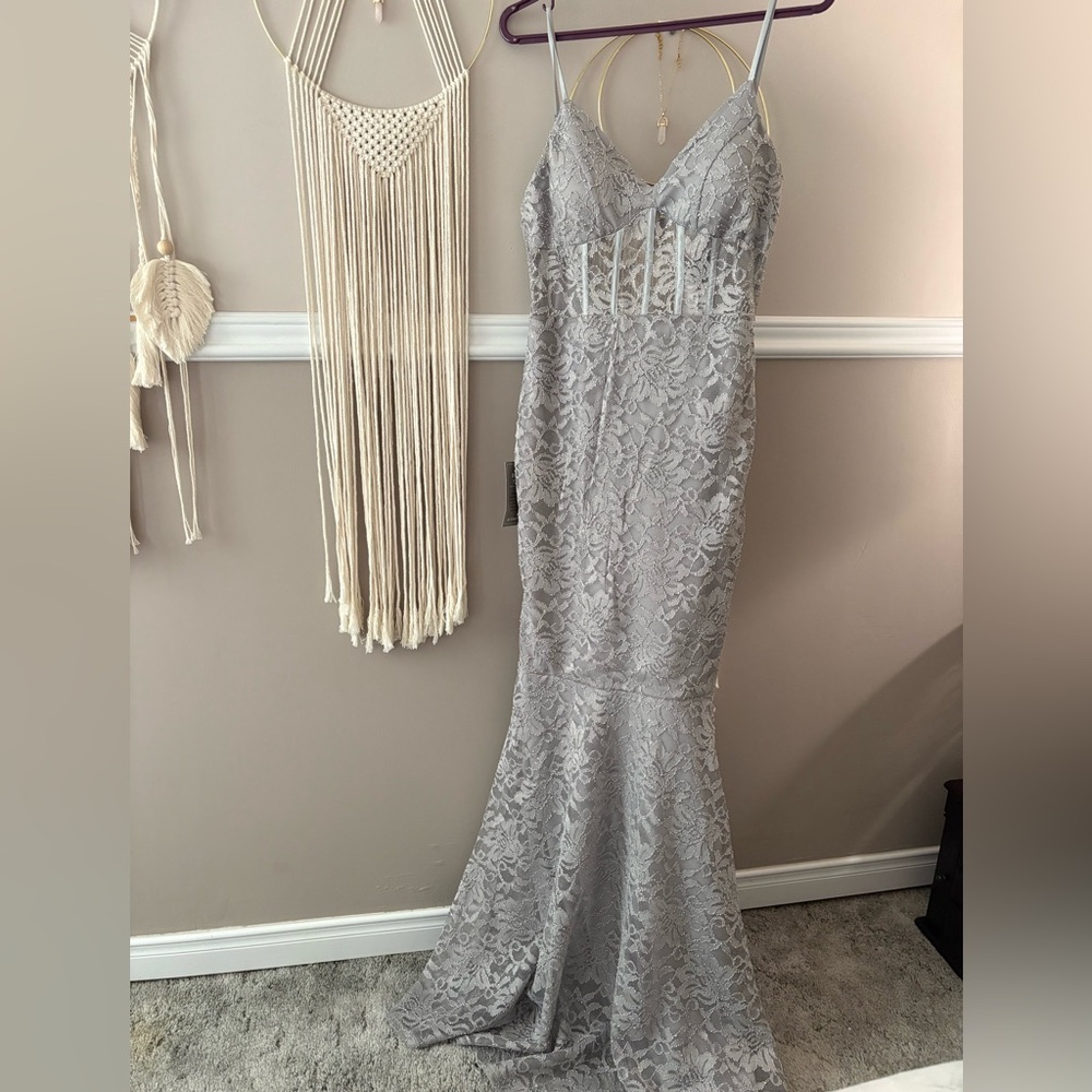 New Mermaid fit corset dress Elegant silver Lace Gown from Le Château
